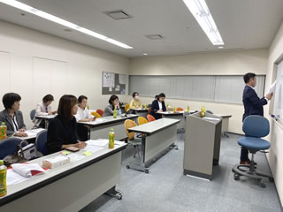 �����搶�ɐF�X�Ɗw�΂��Ē����܂����B